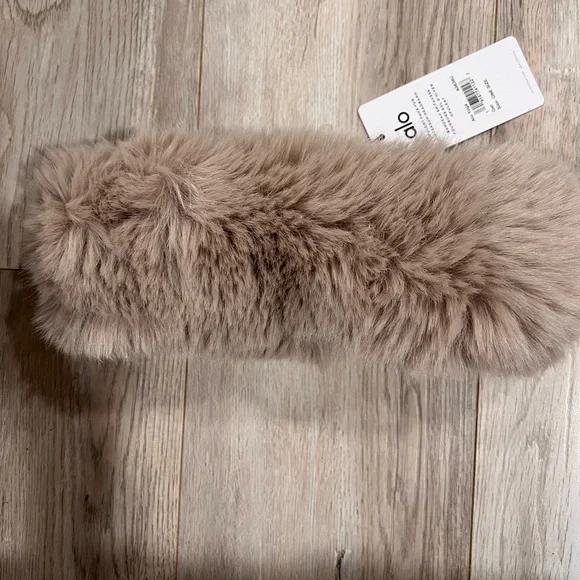 ALO Yoga Opulent faux fur Tan wintersun headband os nwt new with tags $118 - Picture 3 of 8